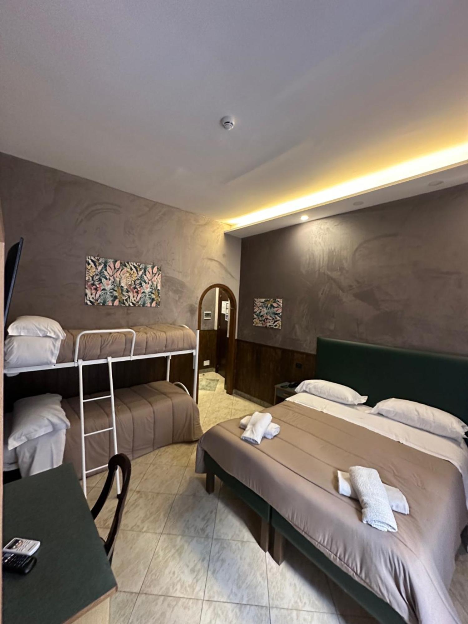 Smart Station Hotel Neapel Exterior foto